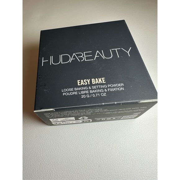 HUDA BEAUTY Easy Bake Blurring Loose Baking & Setting Powder color cupcake - Picture 1 of 7